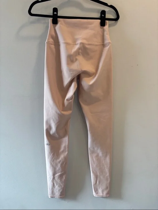 Alo Yoga High-Rise Leggings in Pale Pink Size Medium - Picture 1 of 5